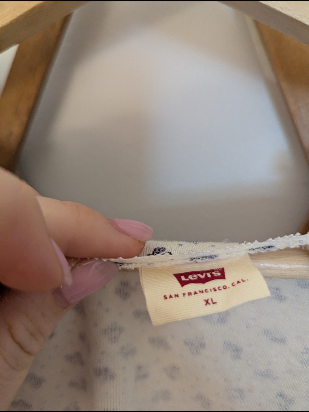 Levi's Floral Tee - Picture 4 of 7